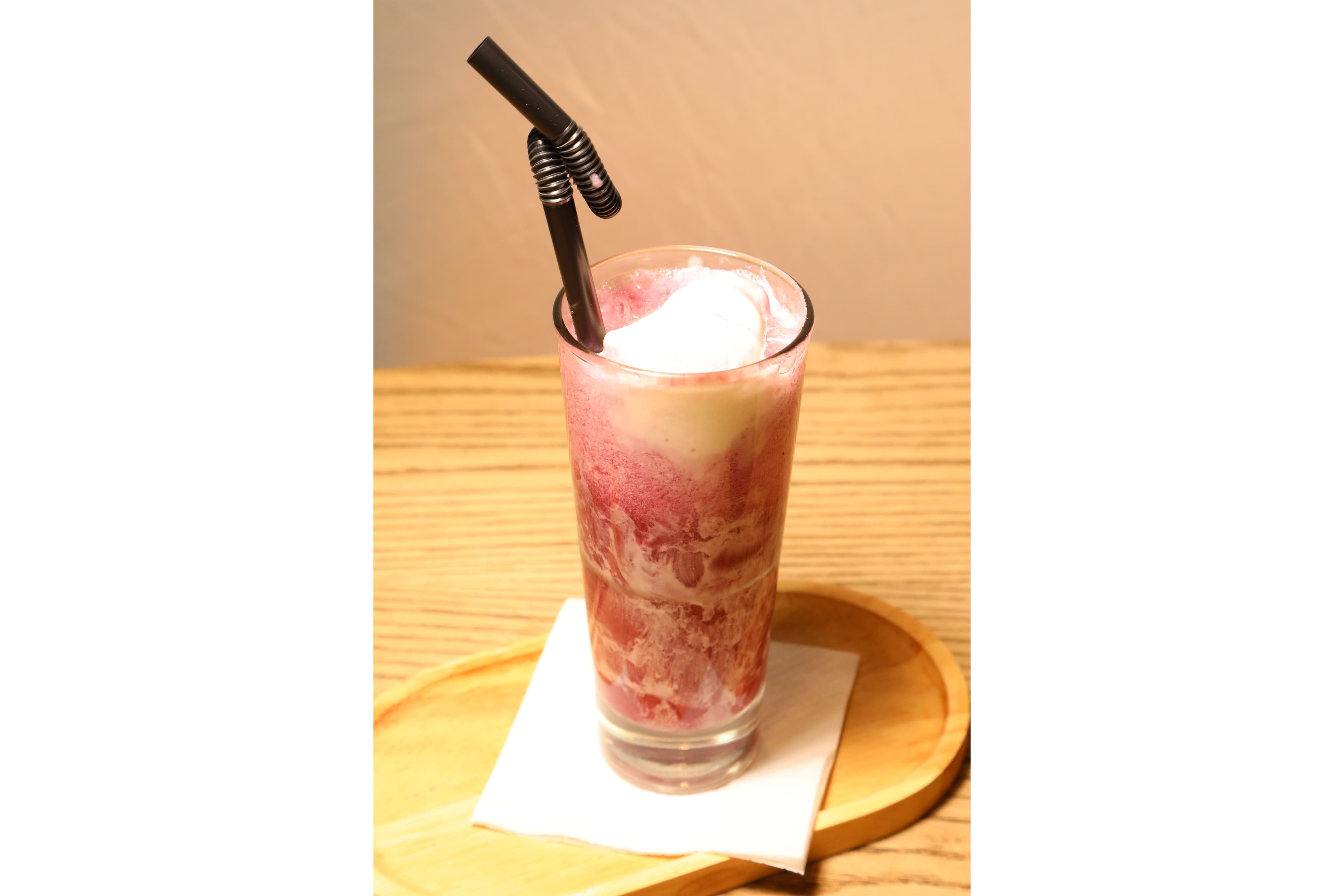 آبمیوه طبیعی و بستنی