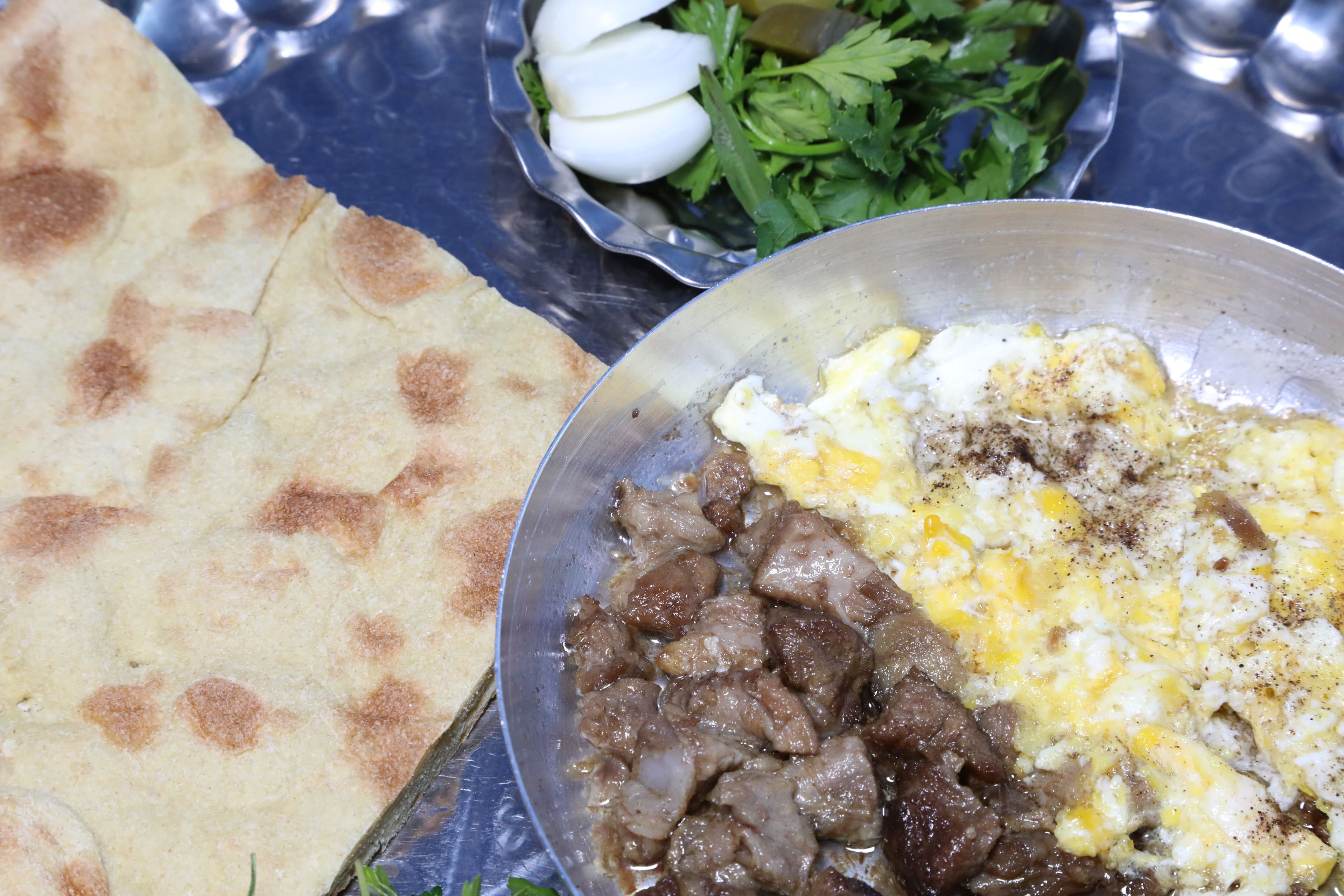 تخم مرغ . قرمه