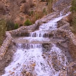 آبشار زیبا در دل کویر